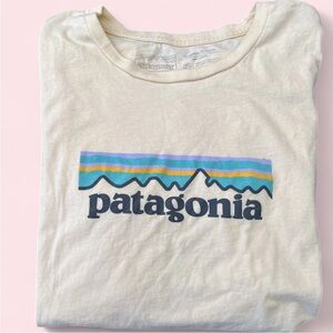 🍍5for25 Patagonia Cream Crewneck Tshirt Size S